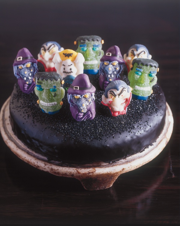 Ghoul-Graveyard Cake