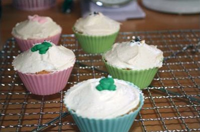 Vanilla Bean Cupcakes With Vanilla Bean Icing